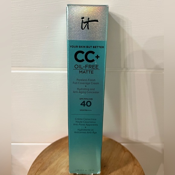 IT Cosmetics CC+ Oil-Free Matte Cream - Fair - Picture 2 of 3
